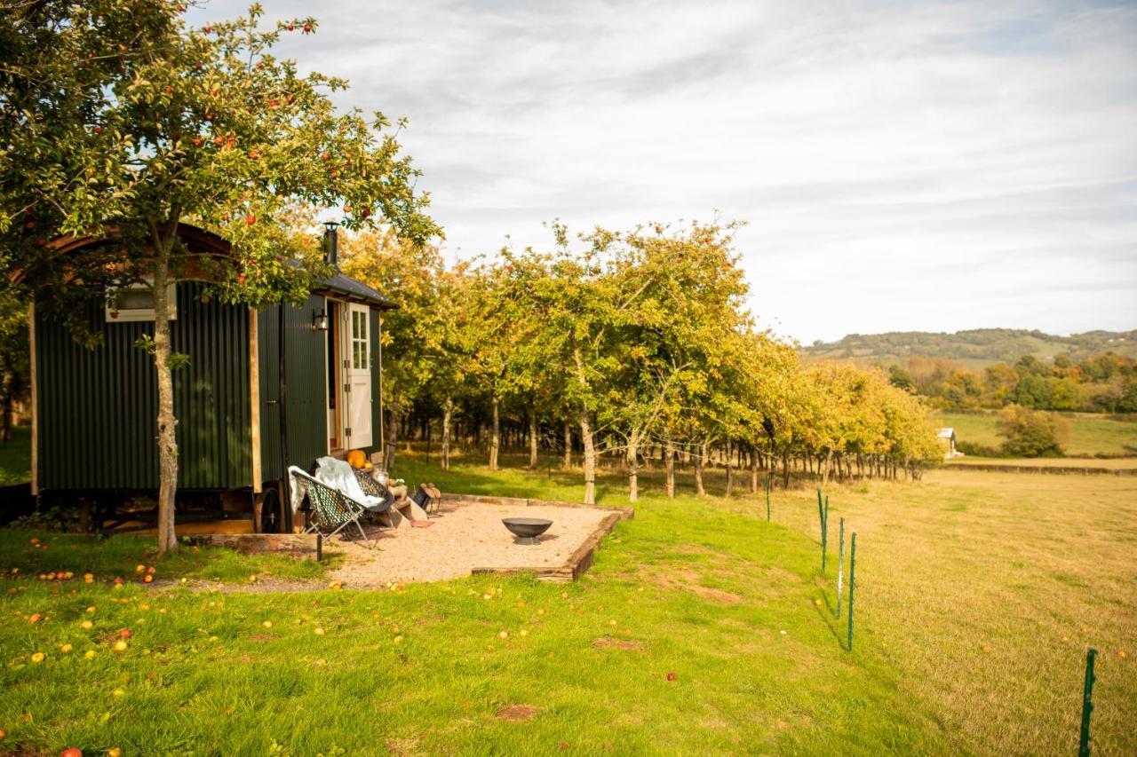 Harrys Hideout - Shepherd'S Huts At Harrys Cottages Pen-y-Clawdd Bagian luar foto